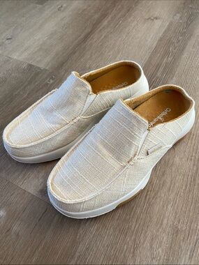 Lightweight Slip-On Mules in Cream with Tan Lining